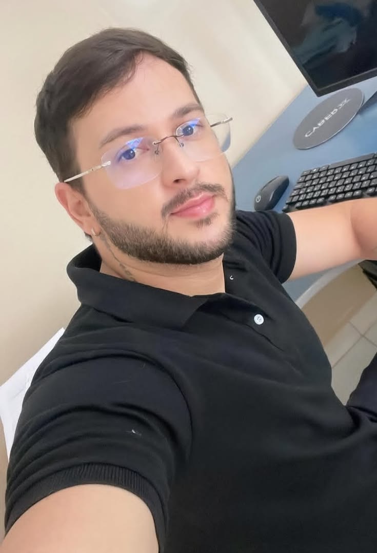 <em>Camilo J.</em>
